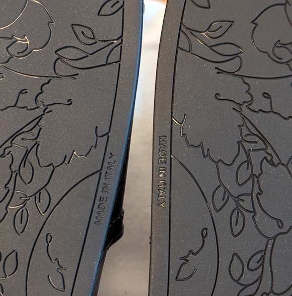 NEW Versace Black Pool Slide Sandals with Gold Medusa Head - Picture 6 of 16